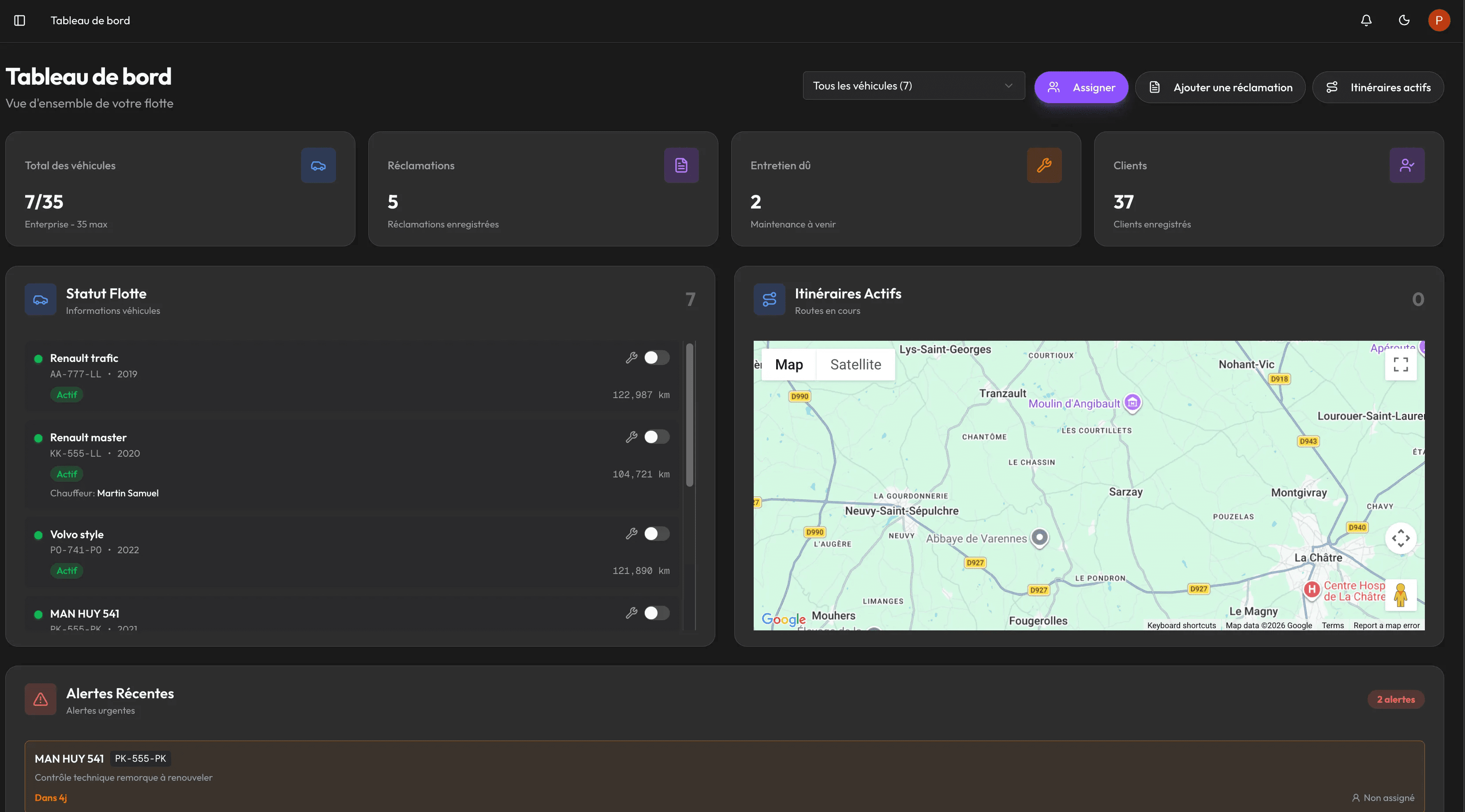Tableau de bord OptiDrive : véhicules, sinistres, entretiens et clients, statut de la flotte, carte des itinéraires et alertes récentes